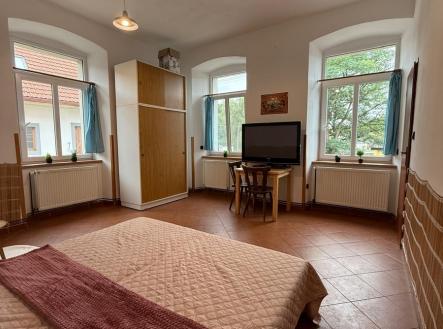 Pronájem bytu, atypický, 100 m²