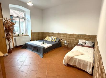 Pronájem bytu, atypický, 100 m²