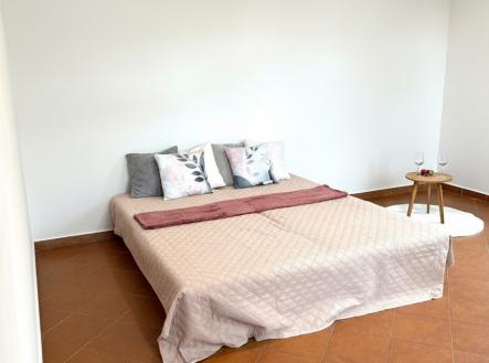 Pronájem bytu, atypický, 100 m²