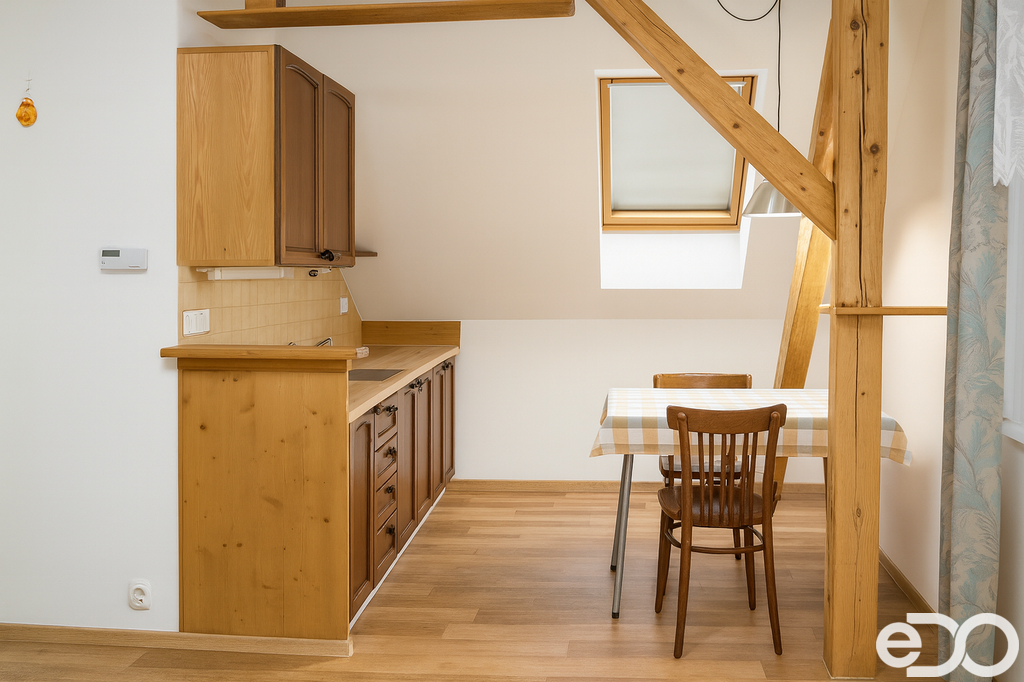 utulna-kuchyn-v-podkrovi.png