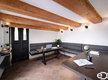 Pronájem kanceláře, 99 m²