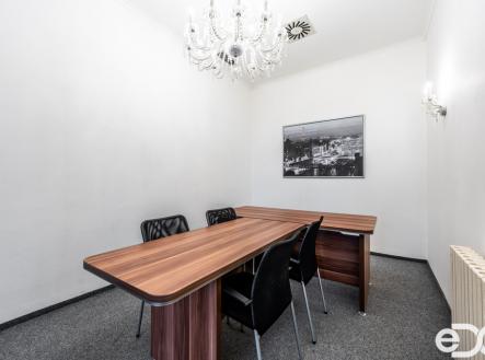 Pronájem kanceláře, 193 m²