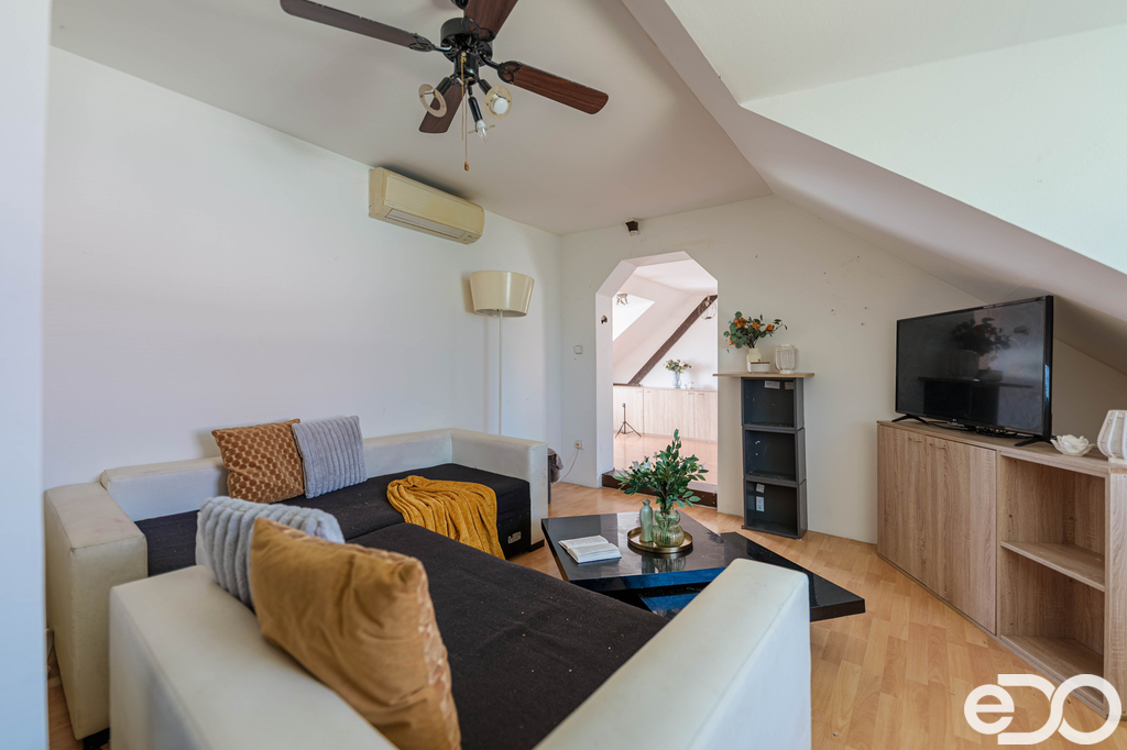 s1-03320-hdr.jpg