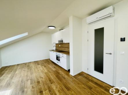 Pronájem bytu, 1+kk, 38 m²