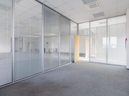 Pronájem kanceláře, 1 000 m²