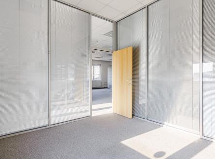 Pronájem kanceláře, 1 000 m²