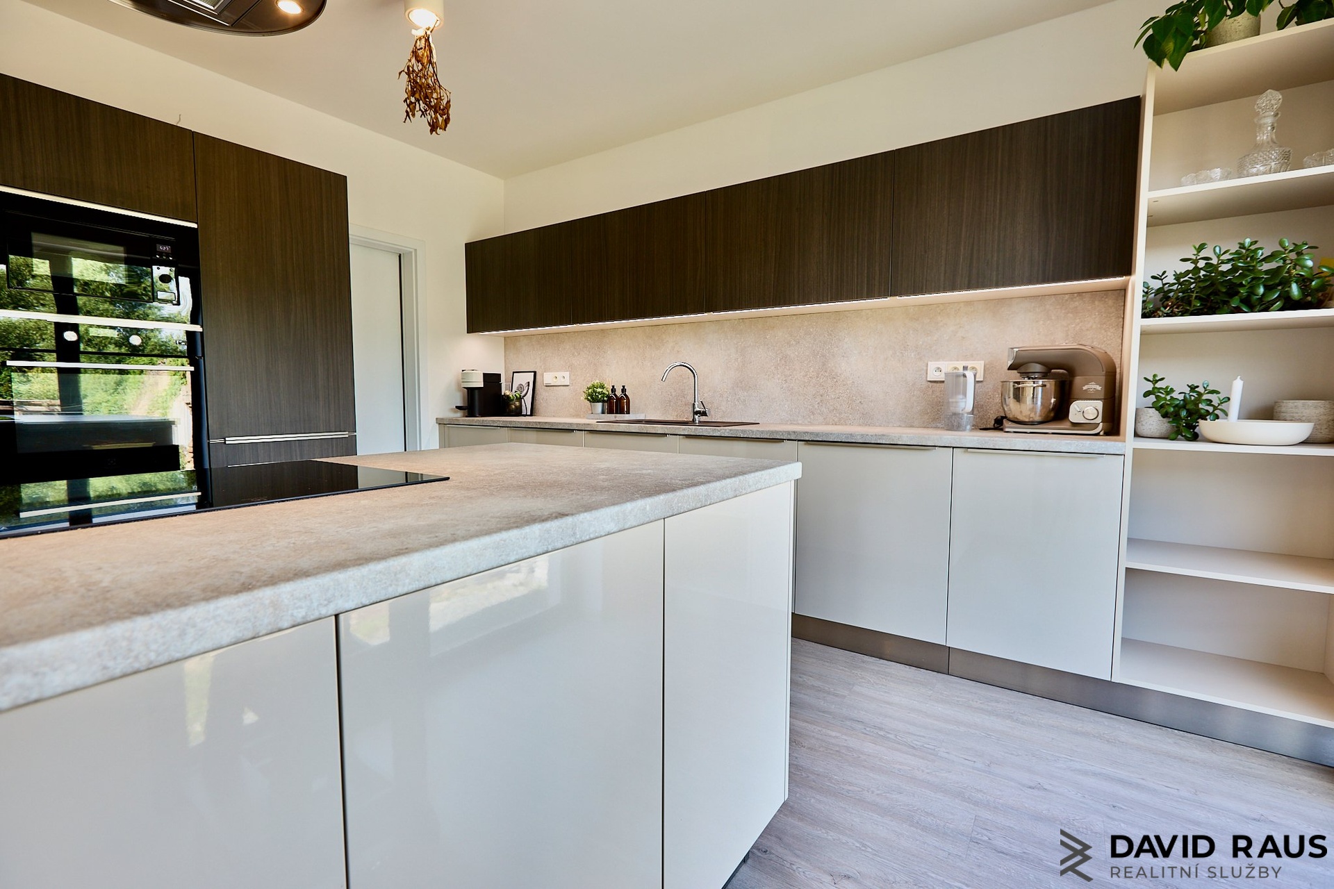 Tučapy_ kuchyňská linka_pohled1