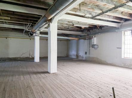 Pronájem skladovací prostor, 350 m²