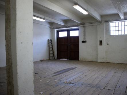 Pronájem skladovací prostor, 350 m²