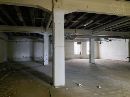 Pronájem skladovací prostor, 350 m²