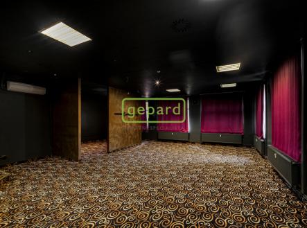 Pronájem obchodní prostor, 527 m²