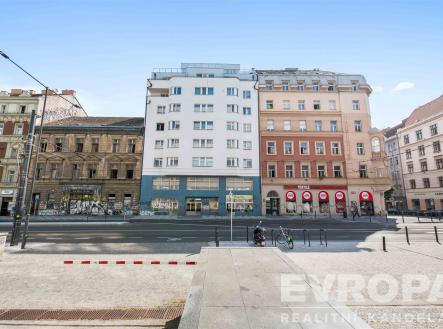 Pronájem kanceláře, 268 m²