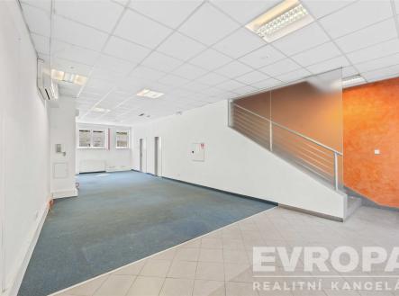 Pronájem kanceláře, 268 m²