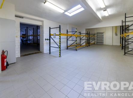 Pronájem skladovací prostor, 976 m²