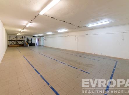 Pronájem skladovací prostor, 1 500 m²
