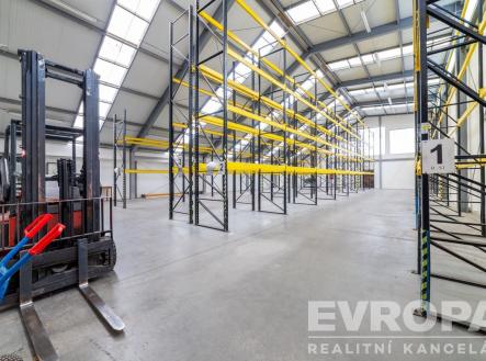 Pronájem skladovací prostor, 1 500 m²