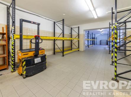 Pronájem skladovací prostor, 1 500 m²