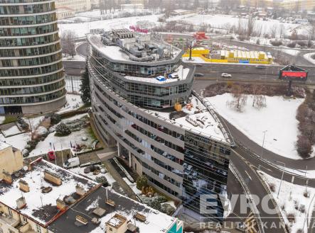 Pronájem kanceláře, 883 m²