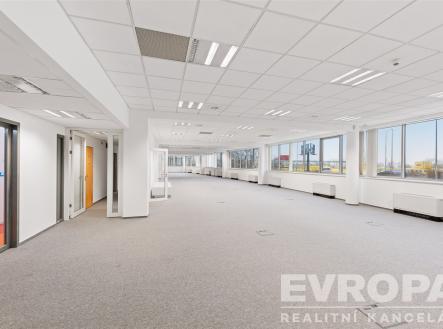 Pronájem kanceláře, 956 m²