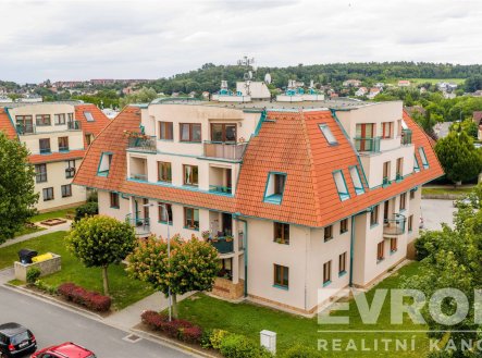 Pronájem útulného bytu 2+kk s balkonem a parkovacím stáním – Velké Přílepy