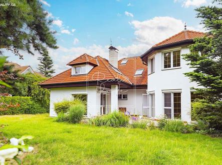 Pronájem - dům/vila, 340 m²