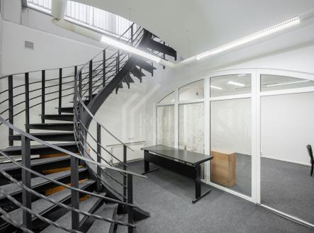 Pronájem kanceláře, 221 m²