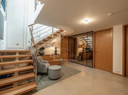 Pronájem bytu, 4+kk, 196 m²