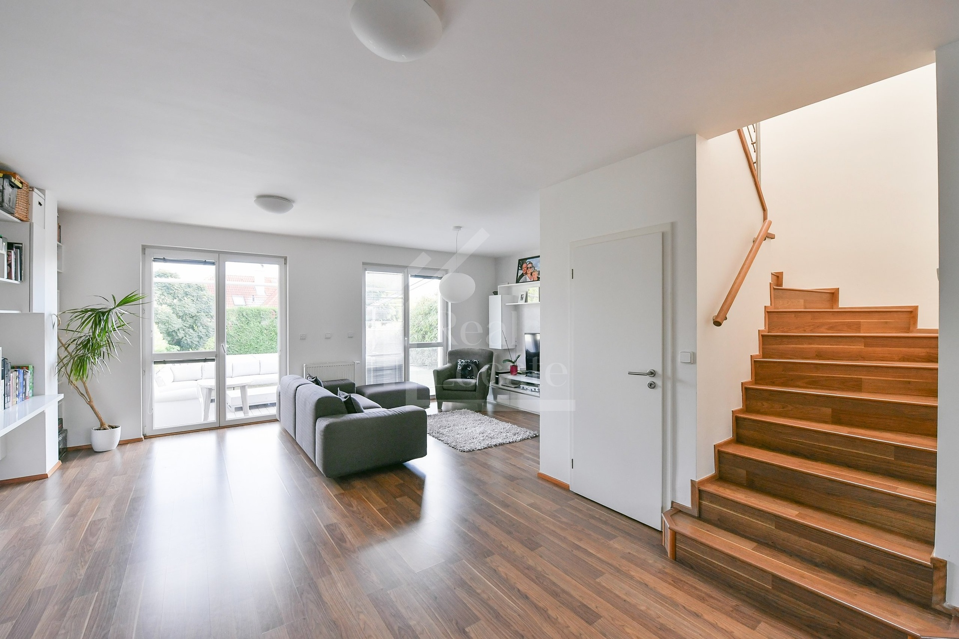 Pronájem vily 5+kk, 187 m², s bazénem, pozemek 792 m², Zdiby, Praha - východ