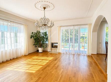 Pronájem domu/vily, 350 m²