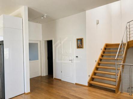 Pronájem domu/vily, 350 m²