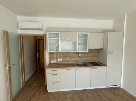 Pronájem bytu, 1+kk, 37 m²