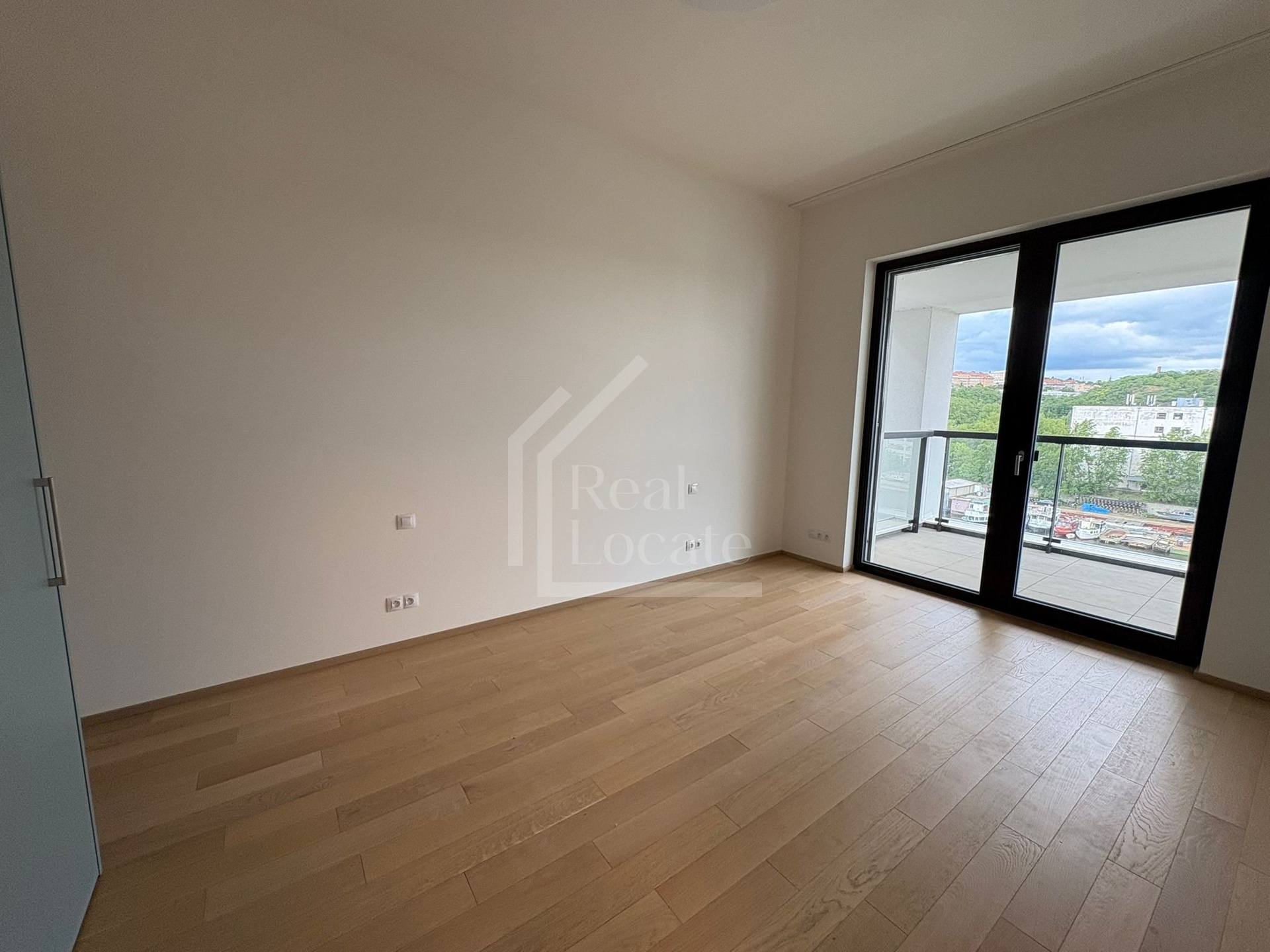 Pronájem moderní byt, 2+kk s balkonem, sklepem, parkováním, Jankovcova - Praha 7 - Holešovice