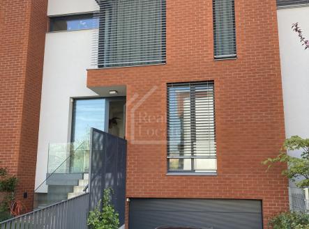 Pronájem domu/vily, 216 m²