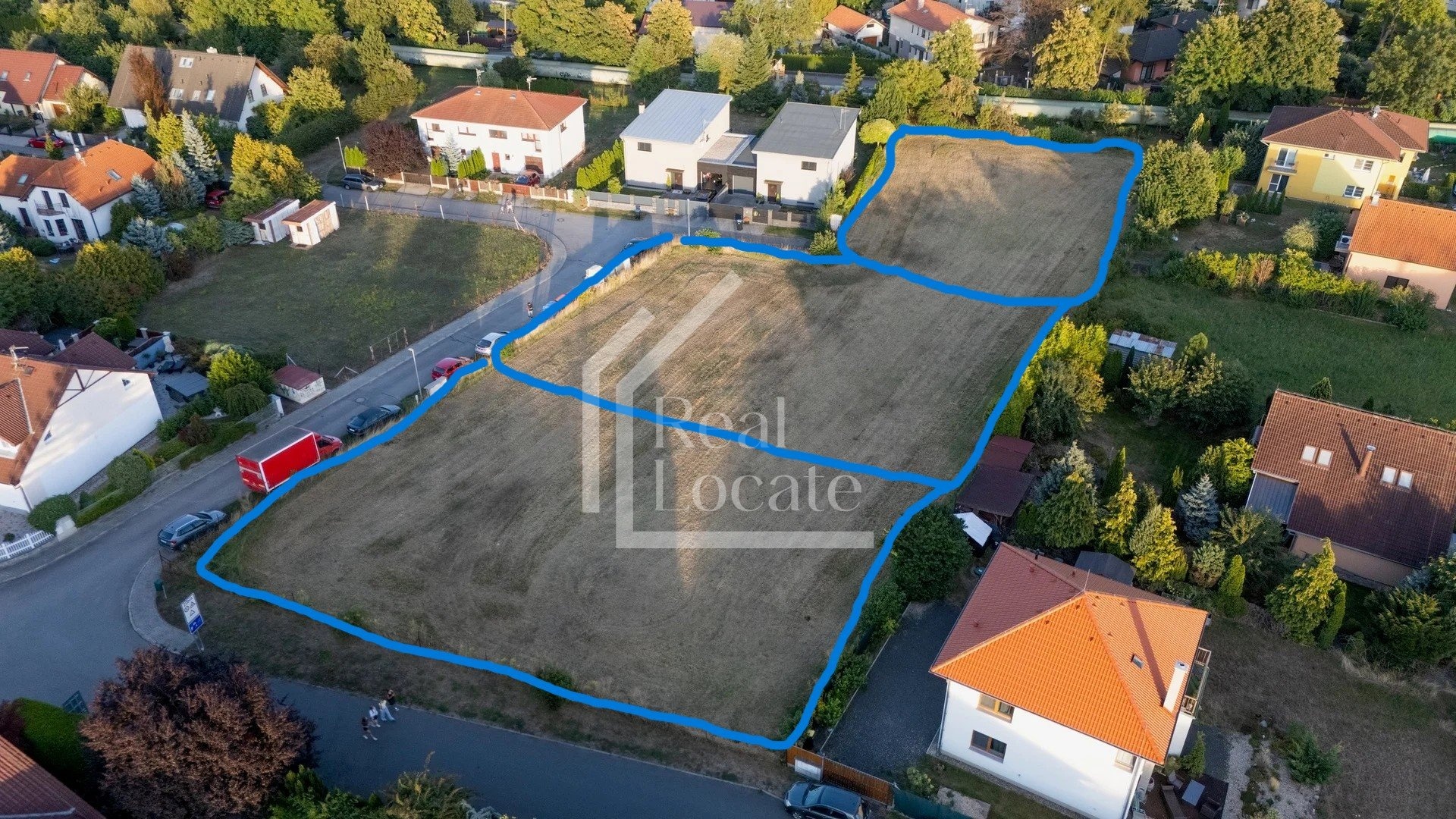 Prodej, výjimečný stavební pozemek, 1 459 m² v Hovorčovicích – Soukromí u nové školky