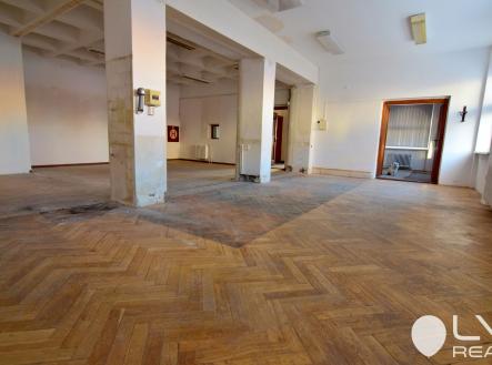 Velkorysý a světlý prostor na prodej pro vybudování až dvou bytů