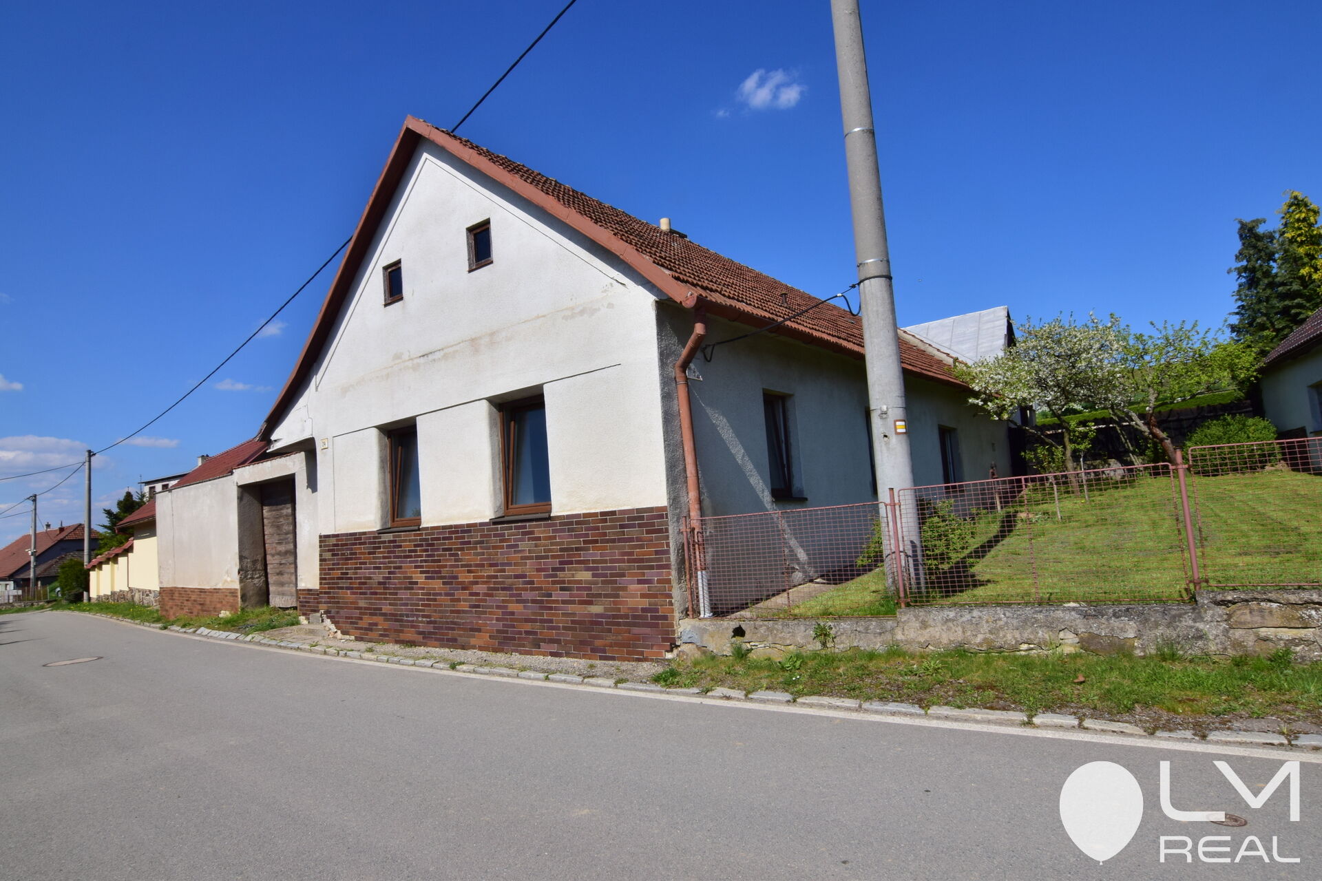 Prodej malé zemědělské usedlosti v malebné obci na Vysočině ve Skleném nad Oslavou