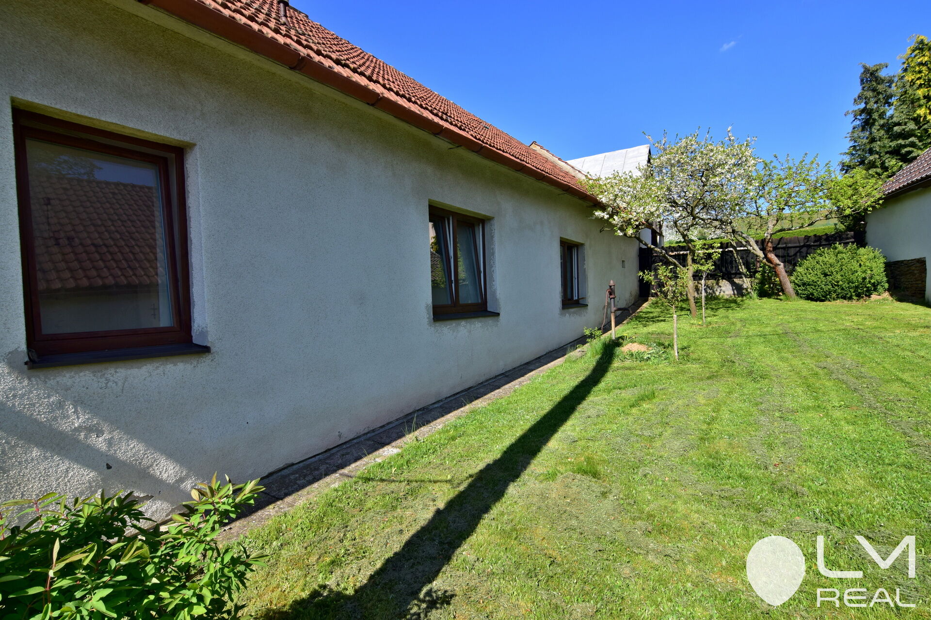 Zahrada s kopanou studnou