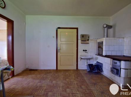 Kuchyň s původními kachlovými kamny