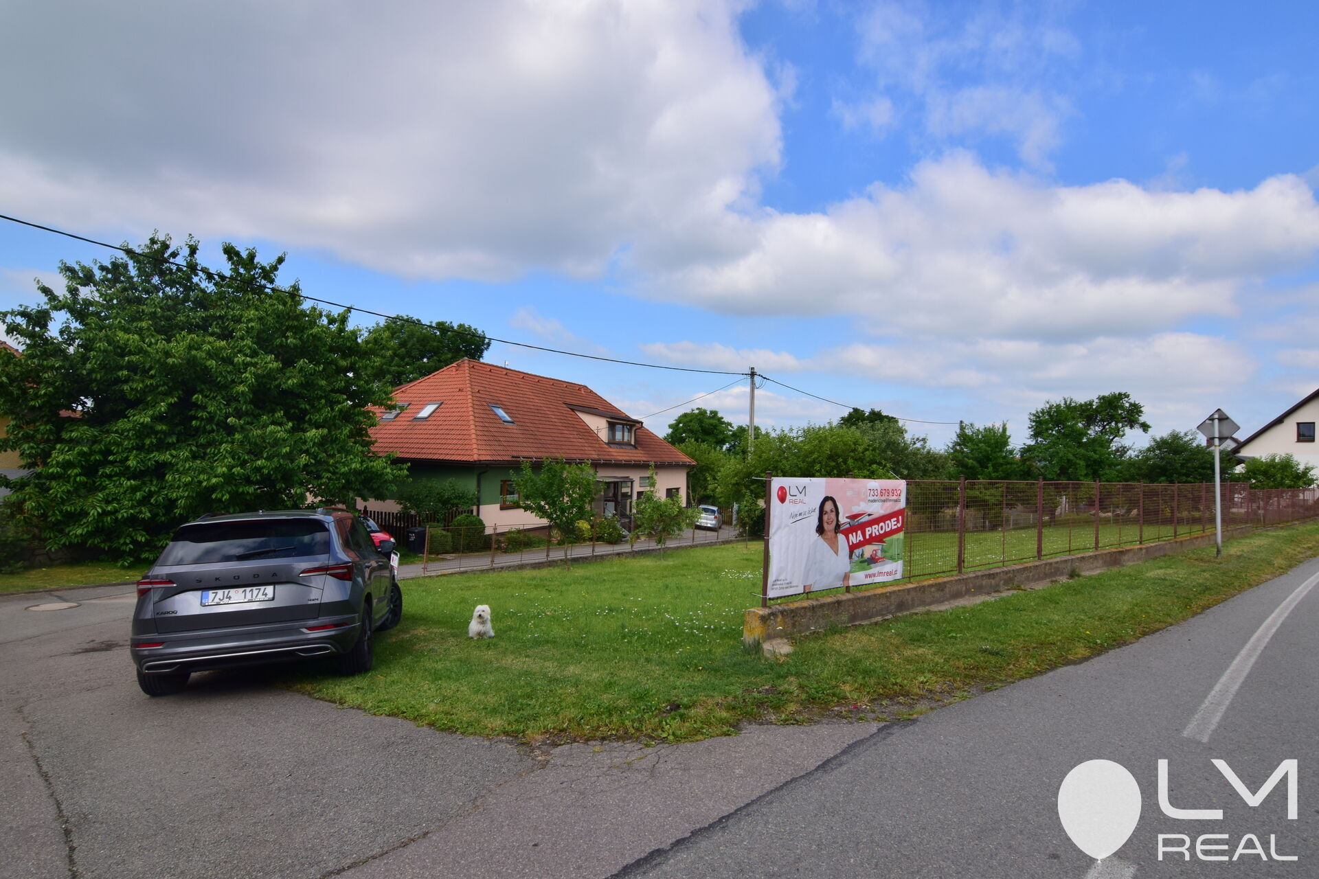 Pěkný okrajový a rovinatý pozemek k bydlení ve Skleném nad Oslavou, okr. Žďár nad Sázavou