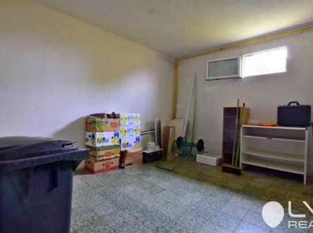 Sklady, technické zázemí