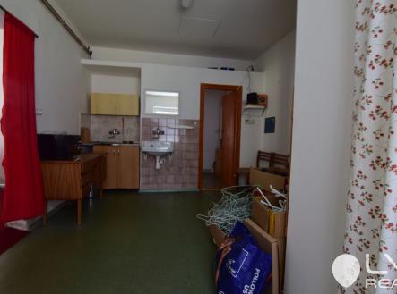 Technické zázemí, sklady