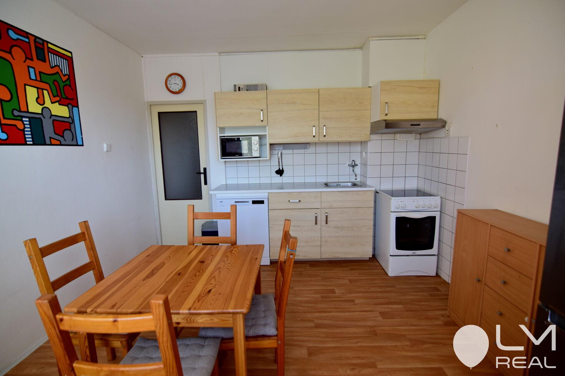 Pronájem vybaveného bytu 2+1 s komorou, 2 lodžiemi v žádané části města u Nádraží, Žďár nad Sázavou