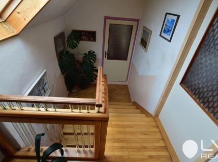 pohodlné centrální schodiště