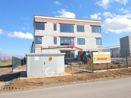 Pronájem kanceláře, 450 m²