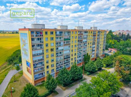 exterier-pohled-z-hlavni-silnice.jpg