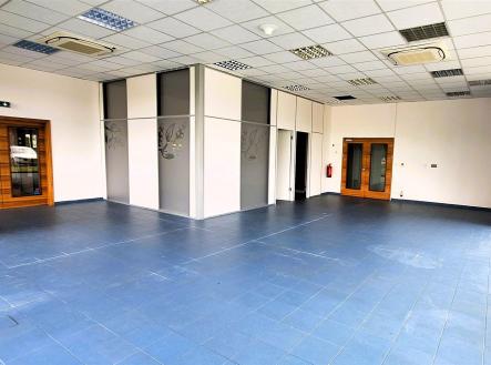 Pronájem obchodní prostor, 132 m²