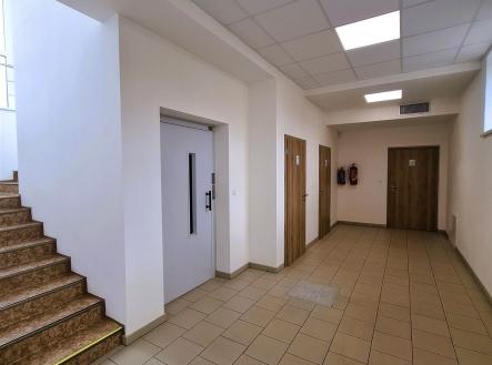 Prodej komerčního objektu, administrativní budova, 400 m²