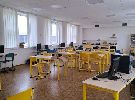 Prodej komerčního objektu, administrativní budova, 400 m²