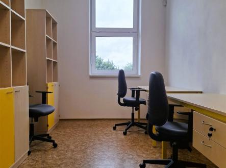 Prodej komerčního objektu, administrativní budova, 400 m²