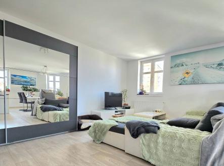 Pronájem bytu, 4+kk, 128 m²